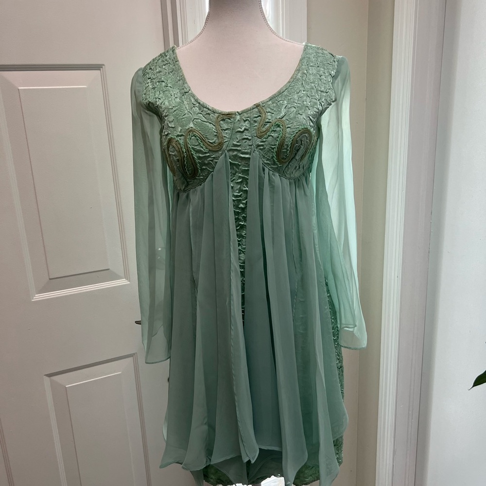 Stunning Satin Bodicon Dress with Beaded Bust&Flowing Chiffon Accents - Picture 5 of 15